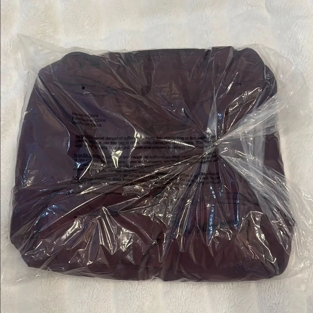 DSW Exclusive Burgundy Puffy Weekender NWT - Picture 4 of 5
